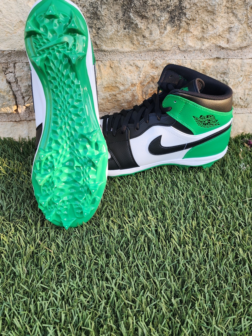 Nike Air Jordan Retro 1 Mid "Lucky Green"  White/Black/Green